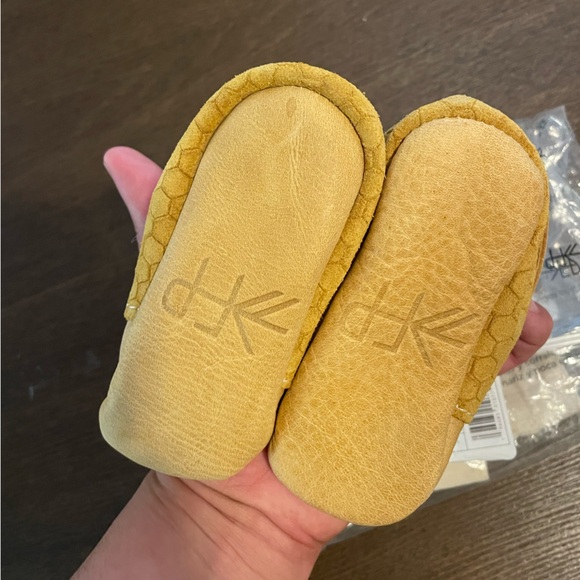 Freshly picked honeycomb Oxford shoes size 3 - Picture 2 of 2